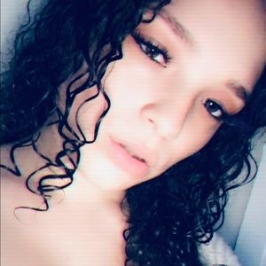 Meet your Posher, Leah